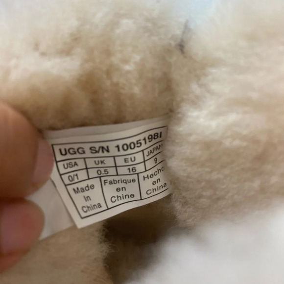 UGG Caden Boot size 1 ( 0-6 months ) XS grey lined warm booties - Picture 4 of 11